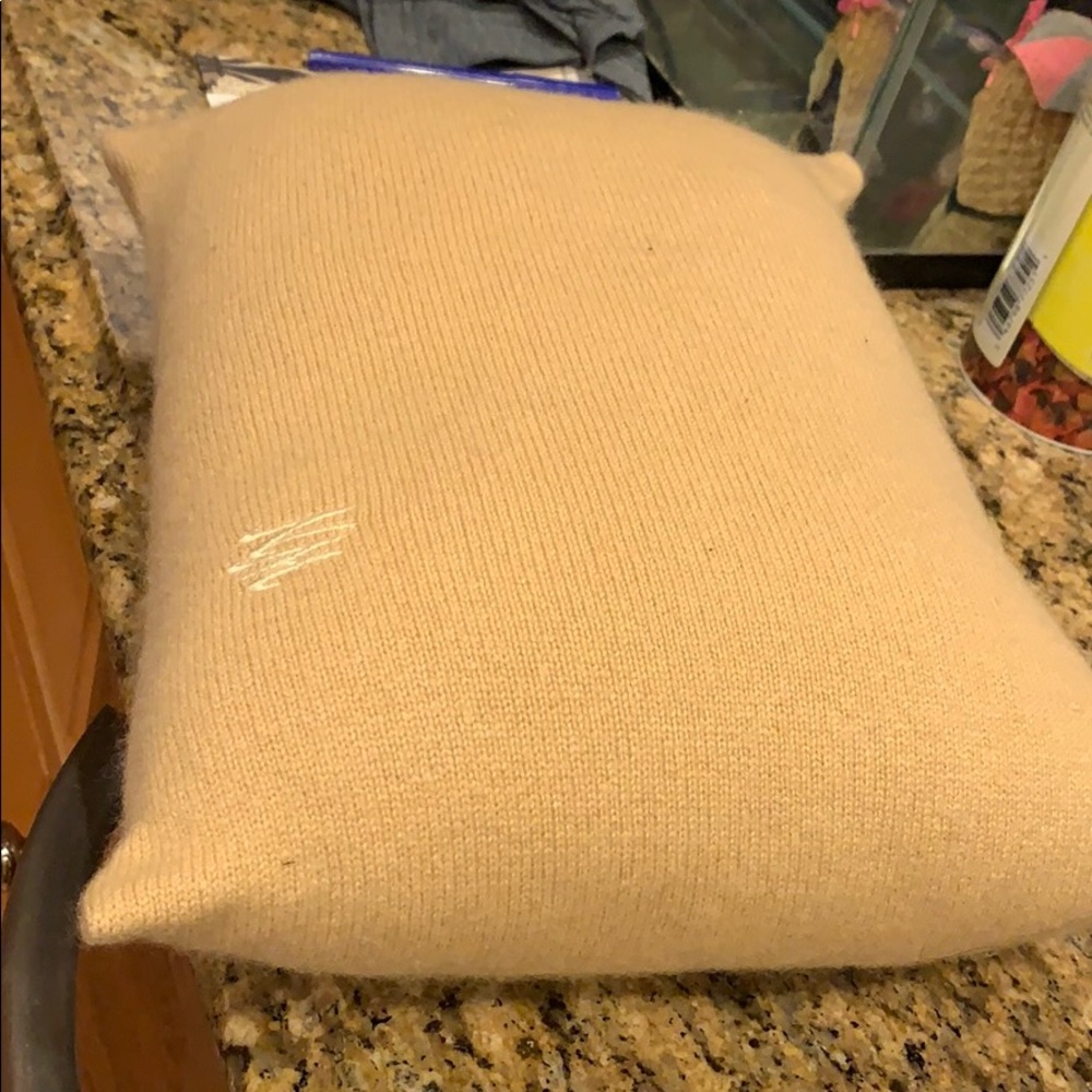Neiman Marcus 97% cashmere 3% wool pilllow & case